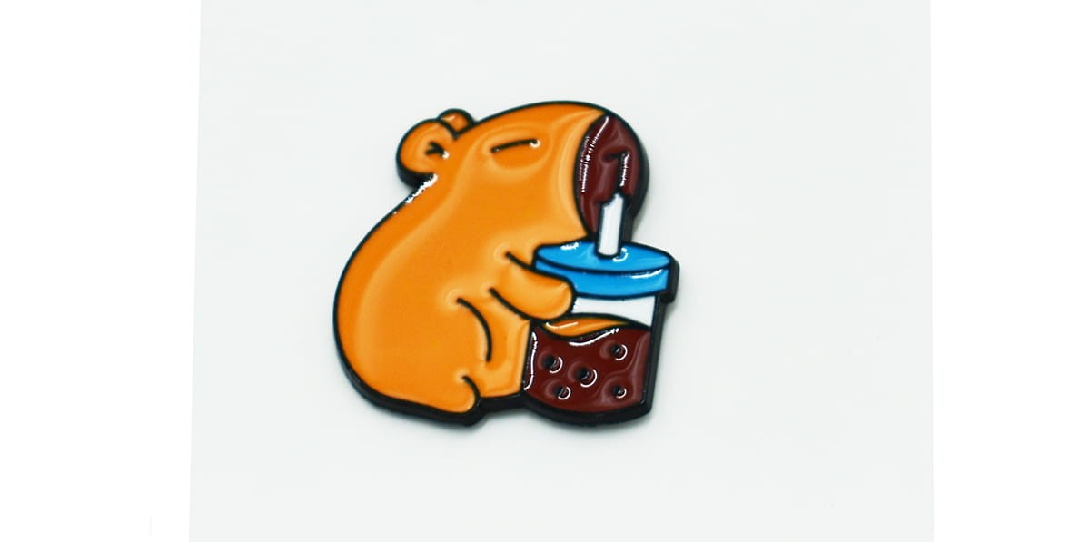 Kapibara z bubble tea - Zabawna Przypinka Pin