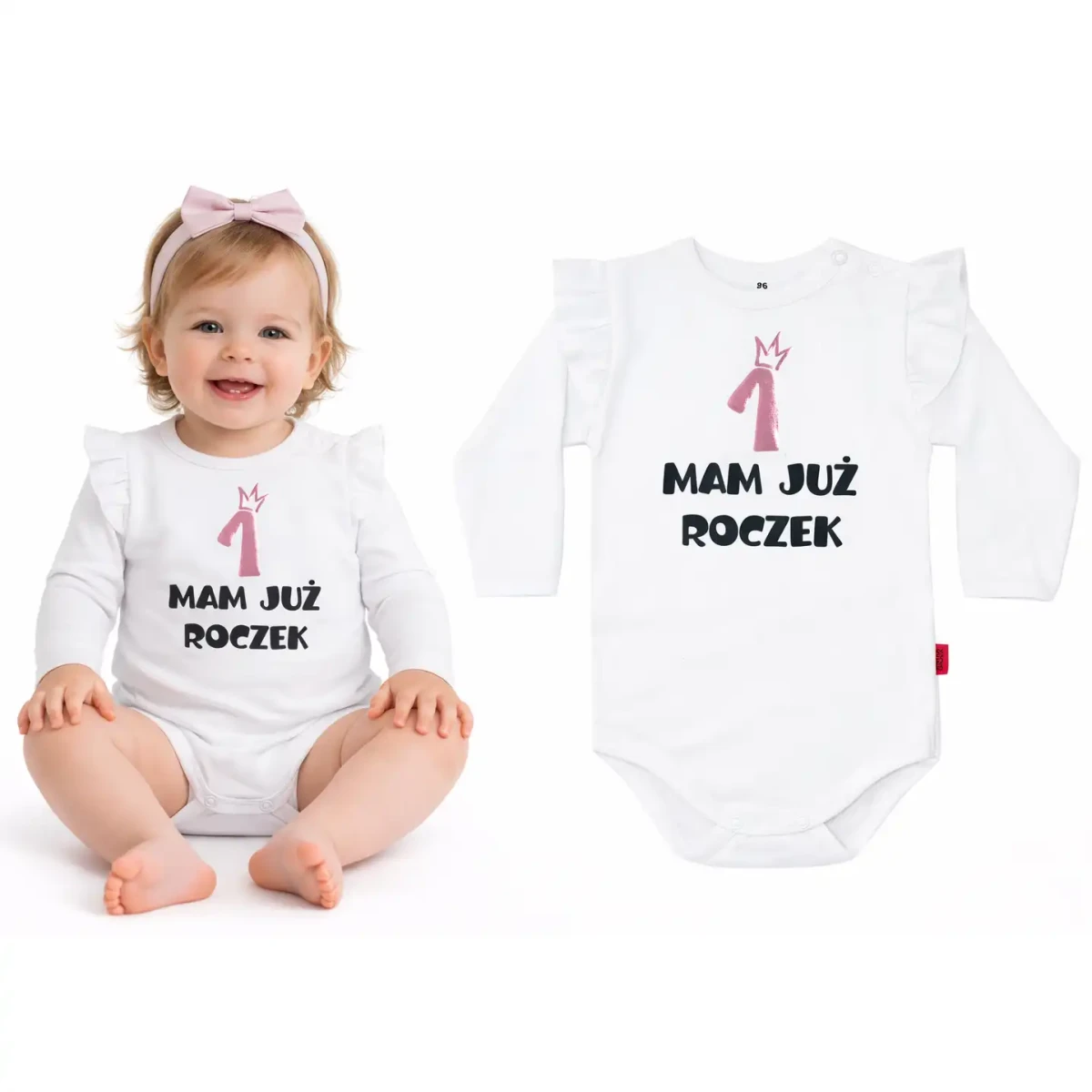 dziewczynka ubrana w białe body z napisem mam już roczek i cyferką 1
